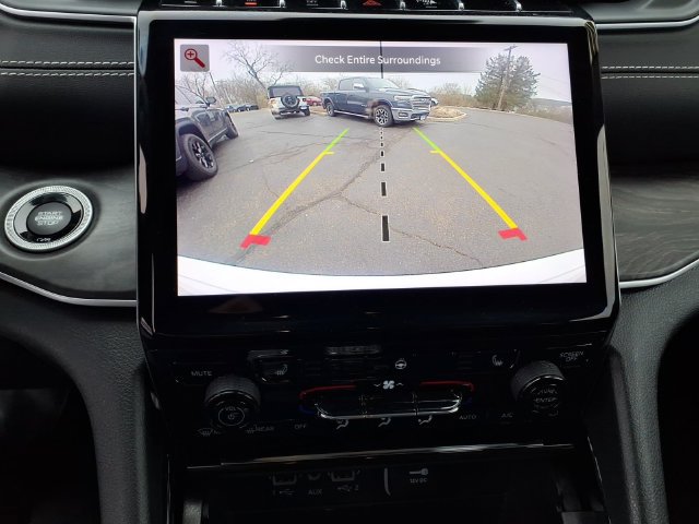 Used 2023 Jeep Grand Cherokee Limited AWD/4WD image 25