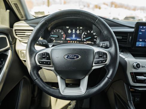 Used 2022 Ford Explorer XLT image 37
