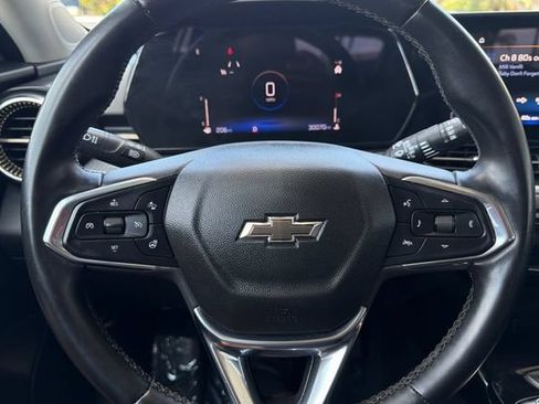 Used 2024 Chevrolet Trax ACTIV w/ Sunroof Package FWD image 27