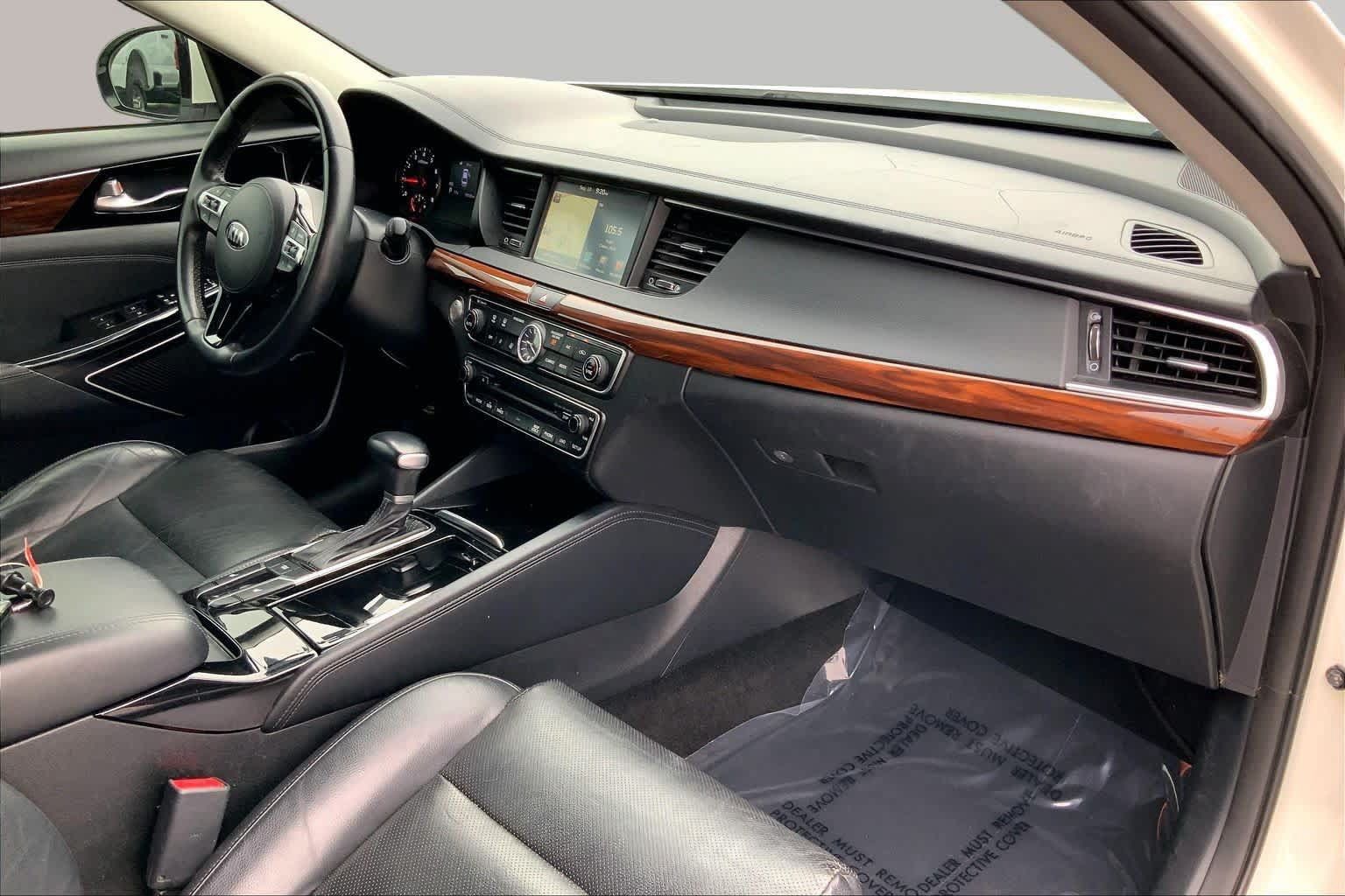 Used 2017 Kia Cadenza Premium w/ Luxury Package FWD image 17