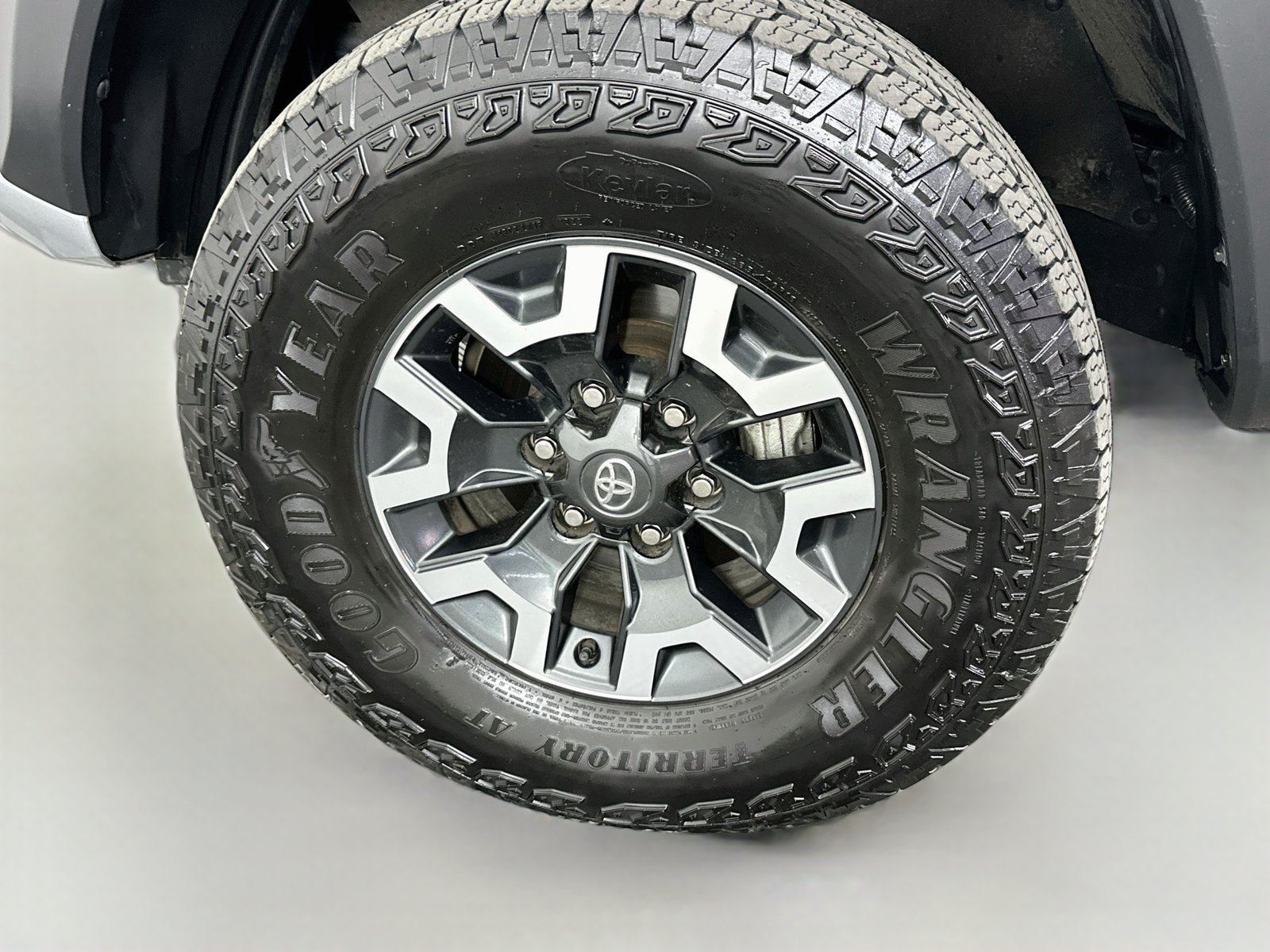 Used 2022 Toyota Tacoma TRD Off-Road w/ Technology Package AWD/4WD image 29