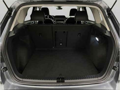 Used 2025 Volkswagen Taos SE image 6