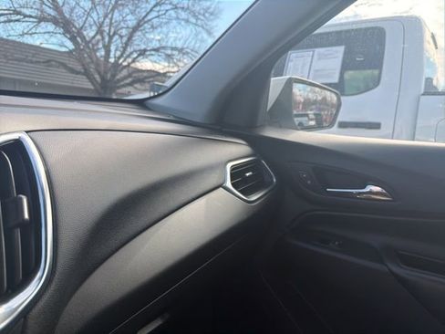 Used 2020 Chevrolet Equinox LT image 30
