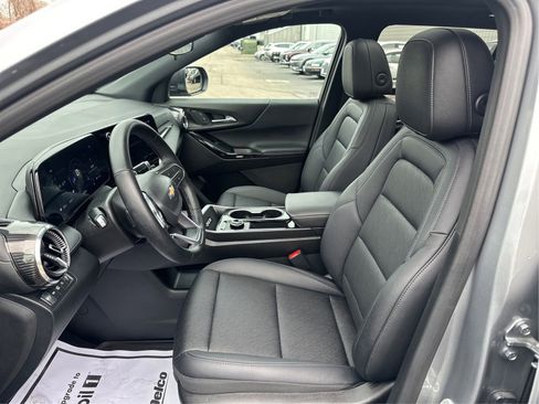 New 2026 Chevrolet Equinox LT w/ Convenience Package II AWD/4WD image 9
