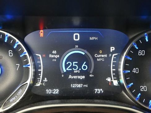 Used 2017 Chrysler Pacifica Touring-L Plus w/ Tire & Wheel Group FWD image 17