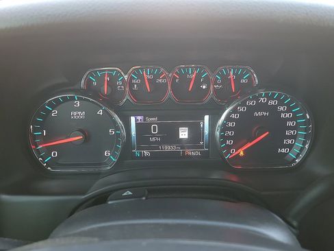 Used 2018 Chevrolet Suburban Premier image 17