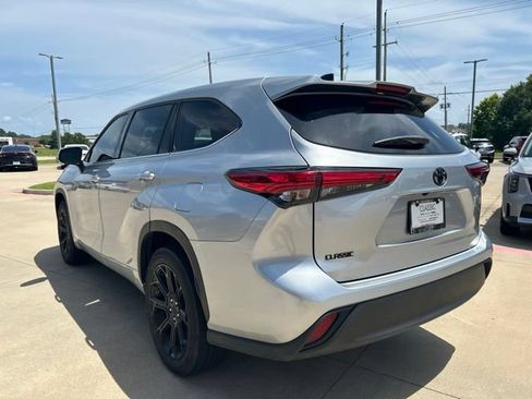 Used 2022 Toyota Highlander L FWD image 6