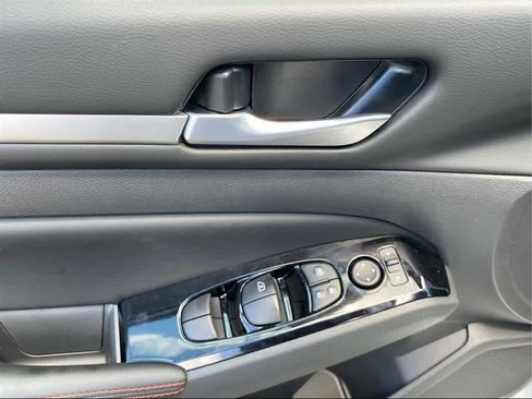 New 2025 Nissan Altima 2.5 SR image 10
