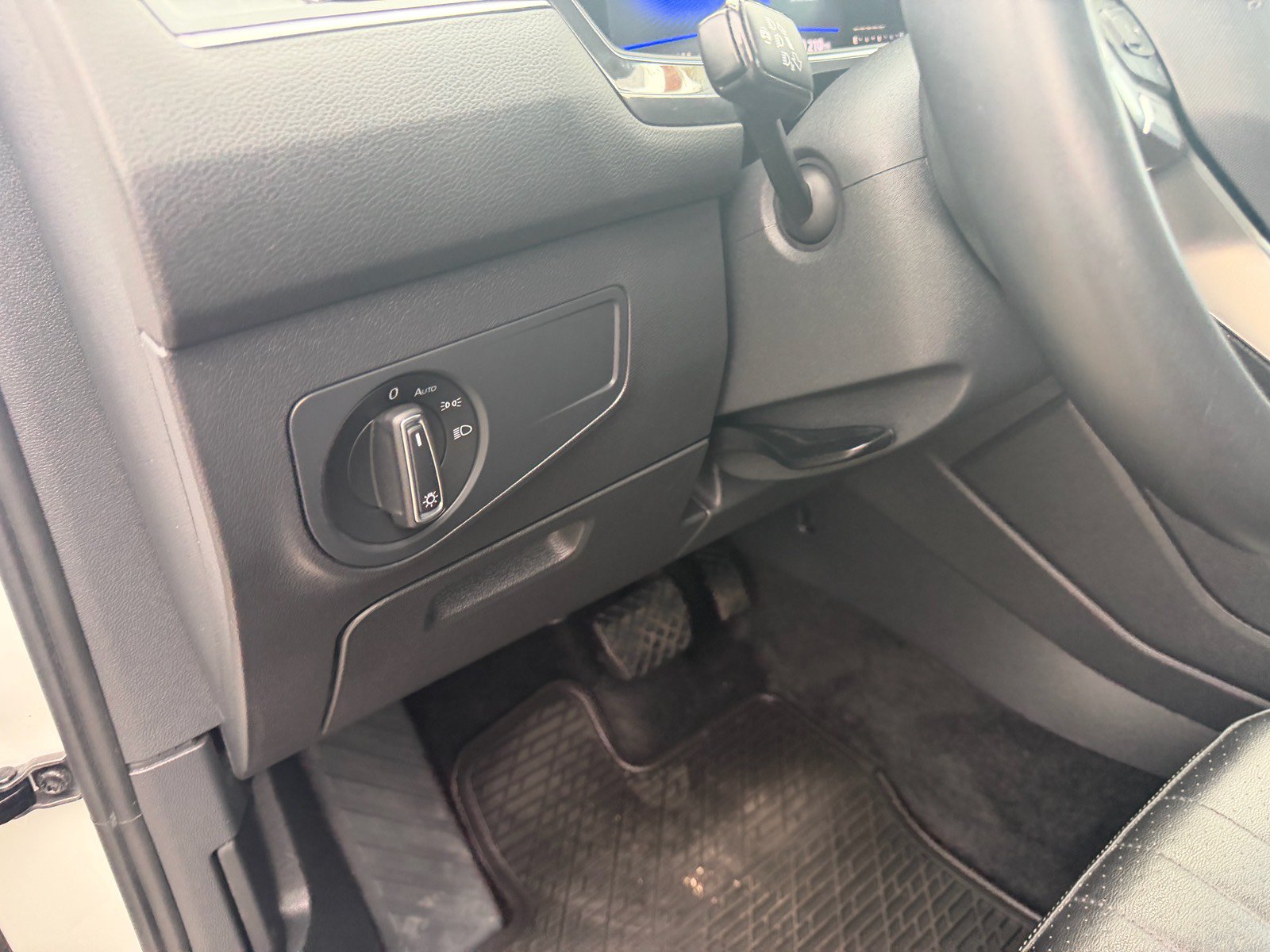 Used 2022 Volkswagen Tiguan SE FWD image 24