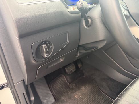 Used 2022 Volkswagen Tiguan SE FWD image 24