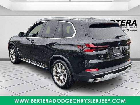 Used 2025 BMW X5 xDrive50e image 4