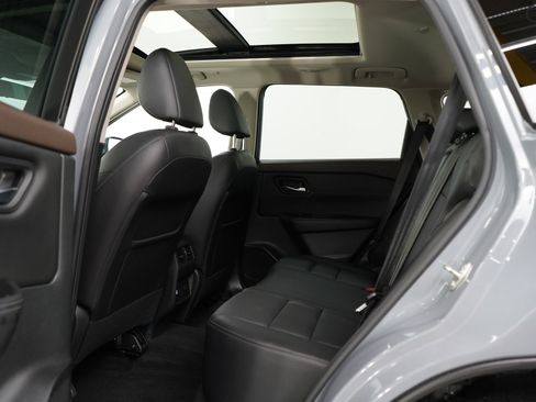 Used 2022 Nissan Rogue SL AWD/4WD image 18