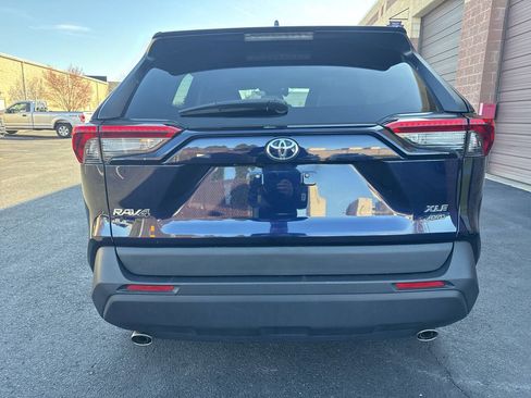 Used 2020 Toyota RAV4 XLE Premium image 16