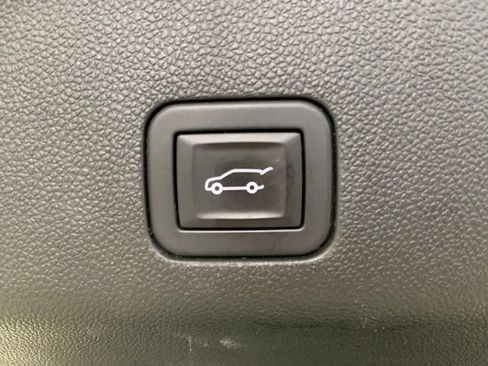 Used 2025 GMC Yukon Denali w/ Sun & Power Step Package image 12