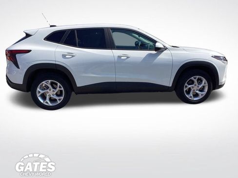 Used 2024 Chevrolet Trax LS w/ LS Convenience Package FWD image 10