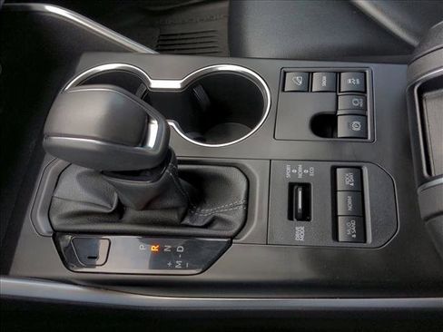 Used 2023 Toyota Highlander XLE image 13