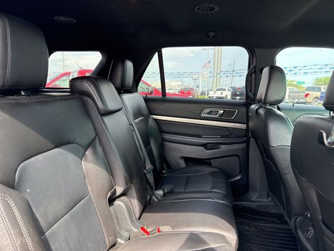 Used 2018 Ford Explorer XLT w/ Equipment Group 202A AWD/4WD image 8