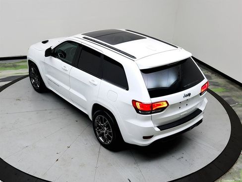 Used 2016 Jeep Grand Cherokee SRT image 37