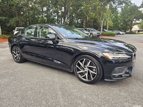Used 2020 Volvo S60 T6 Momentum AWD/4WD image 2