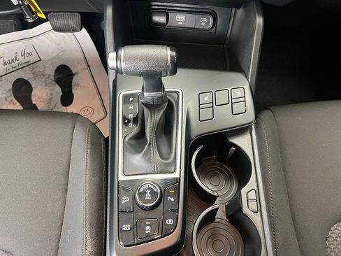 Used 2024 Kia Sportage LX image 11