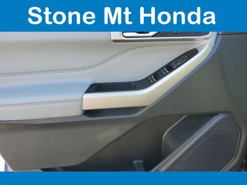 Used 2022 Ford Explorer XLT w/ Equipment Group 202A image 18