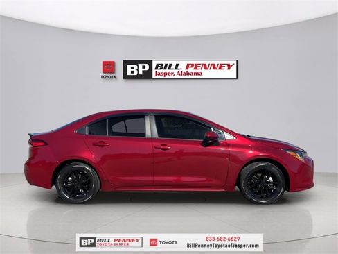Used 2022 Toyota Corolla LE image 6