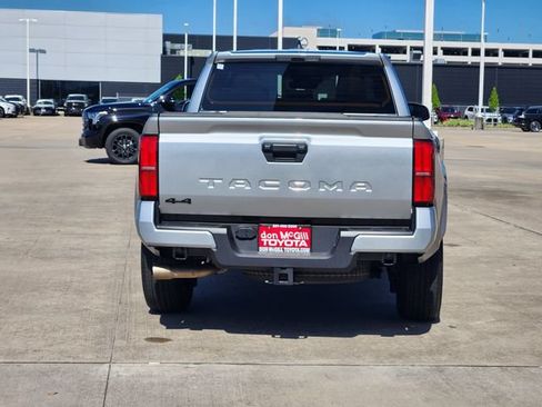 Certified 2025 Toyota Tacoma TRD Sport AWD/4WD image 6