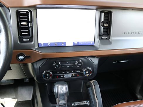 Used 2024 Ford Bronco Outer Banks AWD/4WD image 24