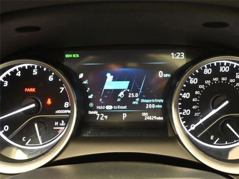 Used 2023 Toyota Camry XLE w/ Navigation Package image 11