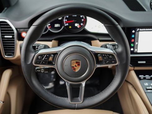 Used 2022 Porsche Cayenne image 25
