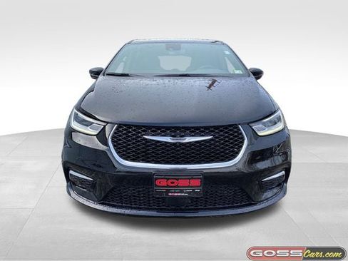 New 2026 Chrysler Pacifica Select image 2