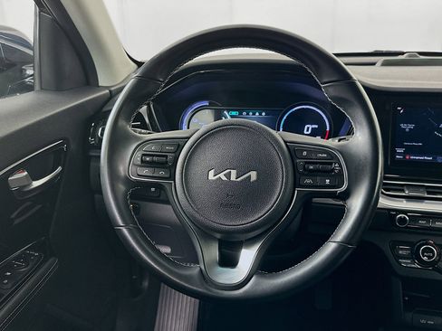 Used 2022 Kia Niro EX image 18