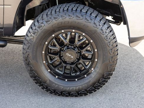 Used 2018 RAM 2500 Tradesman w/ Chrome Appearance Group AWD/4WD image 23