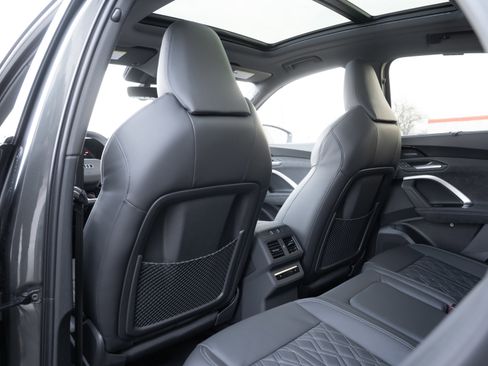 New 2025 Audi SQ5 Prestige image 30