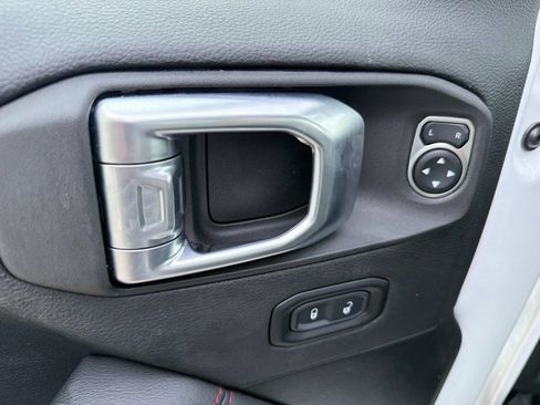 Used 2023 Jeep Gladiator Rubicon w/ LED Lighting Group AWD/4WD image 12