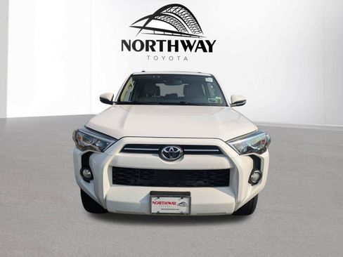 Used 2020 Toyota 4Runner SR5 Premium w/ Moonroof Package AWD/4WD image 8