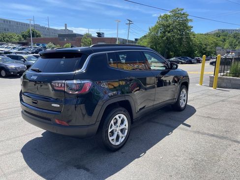 Used 2024 Jeep Compass Latitude AWD/4WD image 5