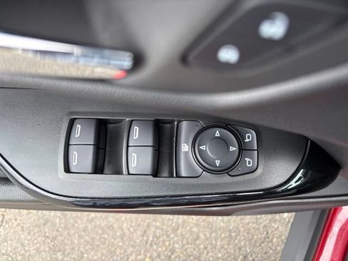 Used 2025 Chevrolet Trax LT w/ Sunroof Package FWD image 12
