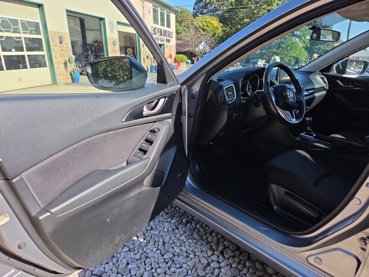 Used 2014 MAZDA MAZDA3 i Touring w/ Technology Package FWD image 14