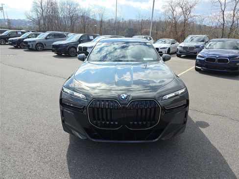 New 2026 BMW 760i xDrive w/ Executive Package image 9