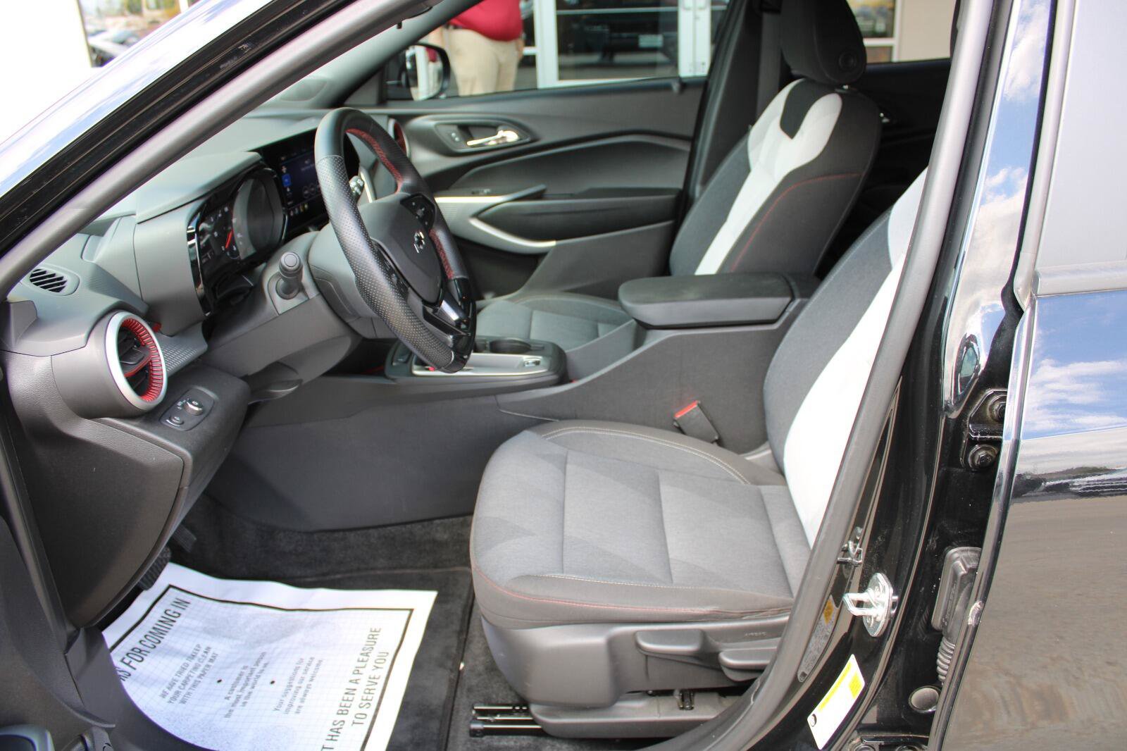 Used 2024 Chevrolet Trax RS FWD image 12