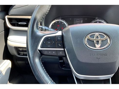 Used 2022 Toyota Highlander LE AWD/4WD image 20