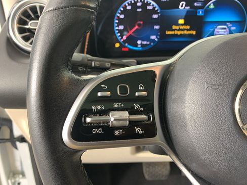 Used 2022 Mercedes-Benz GLB 250 4MATIC w/ Premium Package Lite image 18