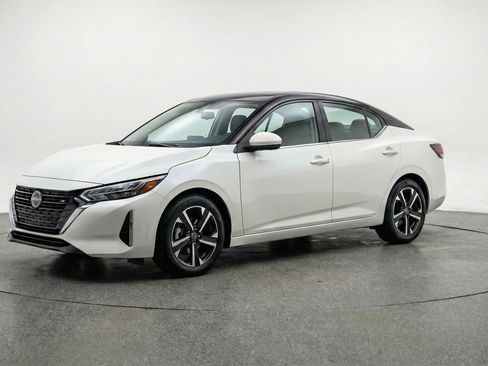 Used 2025 Nissan Sentra SV image 3