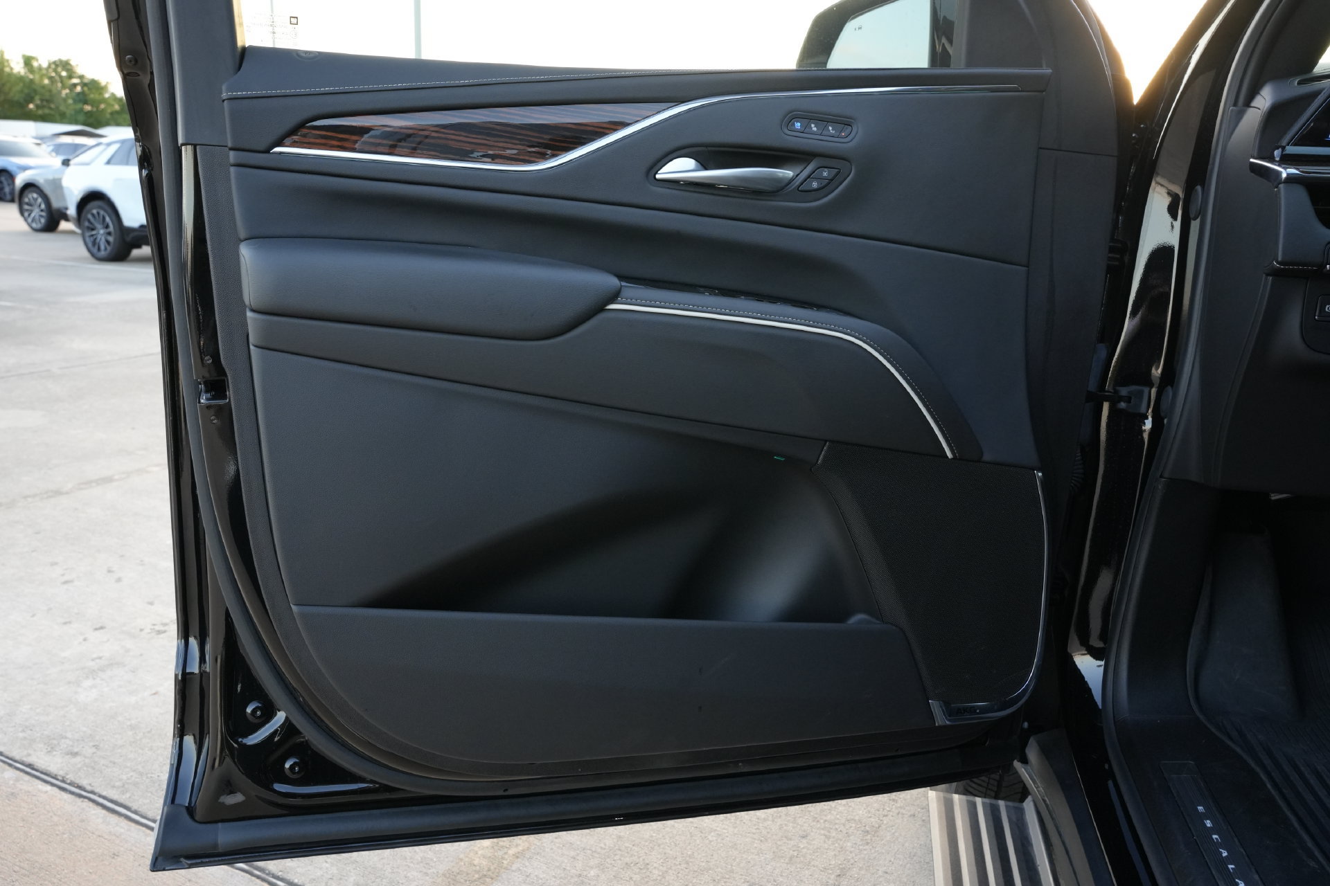 Used 2024 Cadillac Escalade ESV Premium Luxury w/ Performance Package AWD/4WD image 19