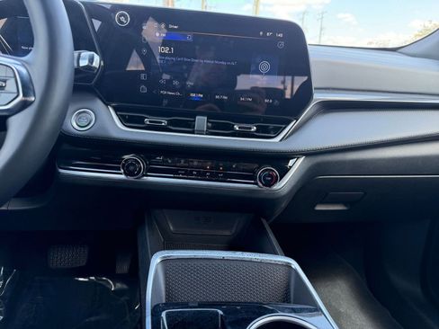 Used 2025 Chevrolet Equinox LT image 17