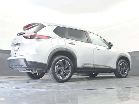 Used 2025 Nissan Rogue SV FWD image 33