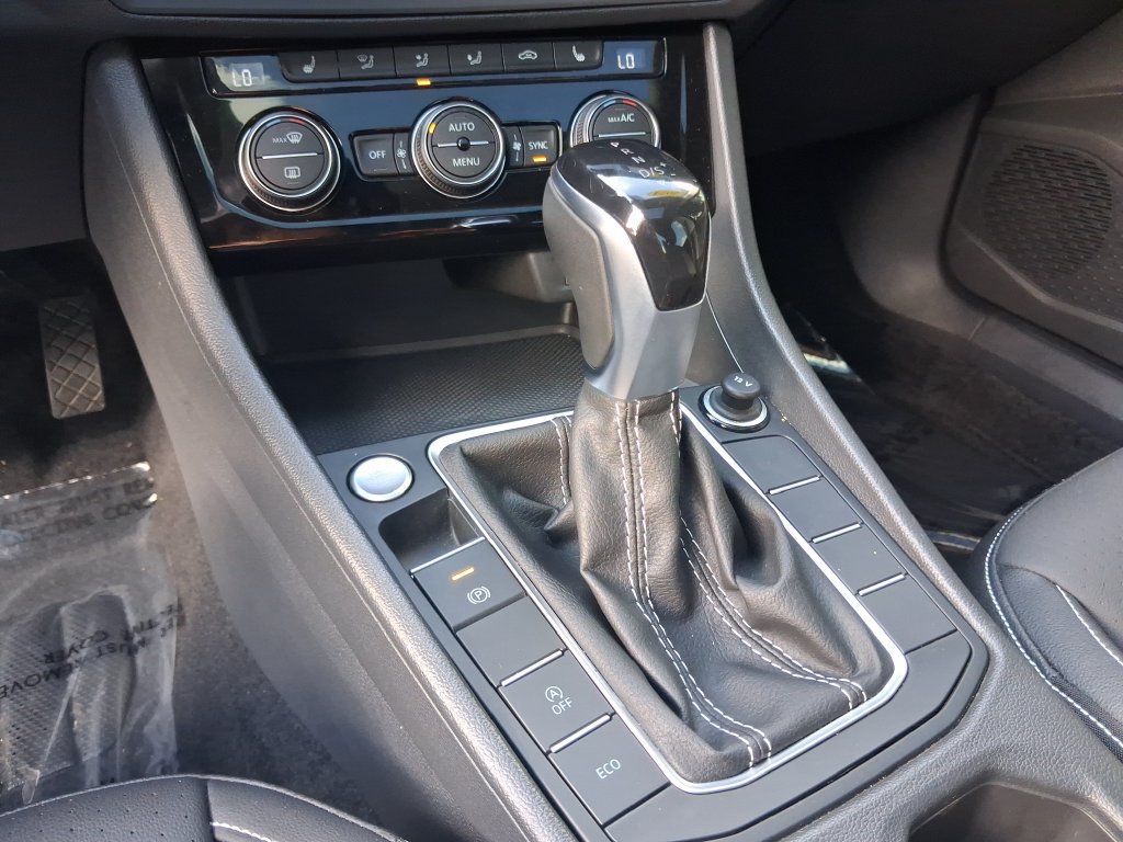 Certified 2024 Volkswagen Jetta SE w/ Panoramic Sunroof Package FWD image 23