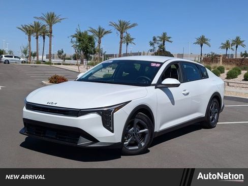 Used 2025 Kia K4 LXS image 1