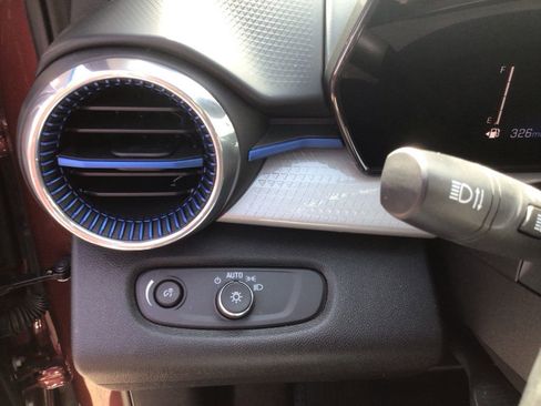 Used 2024 Chevrolet Trax LT w/ Driver Confidence Package image 25